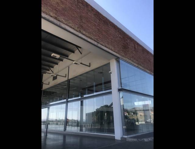 3,050M² SHOWROOM TO LET IN WATERVAL EAST